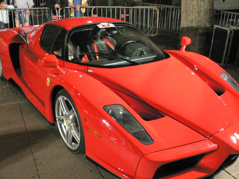 Ferrari vermelha