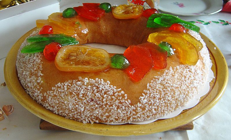 Brioche com frutas confeitadas